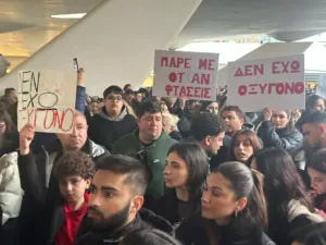 Многотысячный марш на Кипре в поддержку жертв Темпи