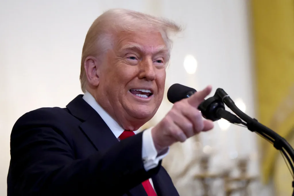 Иммиграционная политика Трампа находит поддержку по мере того, как он расширяет репрессии