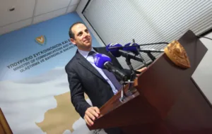 Судебный процесс над бывшим министром транспорта по делу о гражданстве отложен