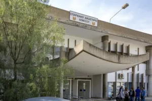 Мужчина в Лимассоле заключен под стражу после того, как нанес ножевые ранения своей девушке и ее сыну
