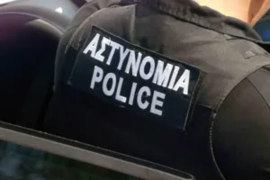 Полиция конфискует стеклоочистители