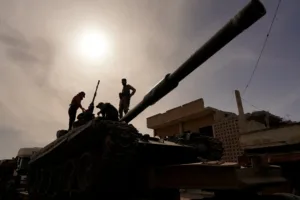 Израиль нанес удары по базам в центральной Сирии, четверо погибли на юге