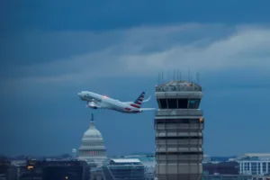 Самолет American Airlines столкнулся на земле в аэропорту Вашингтона с другим самолетом, сообщений о пострадавших нет