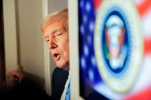 «Платите нам или пожалеете»: Трамп угрожает торговым партнёрам на фоне обвала рынка