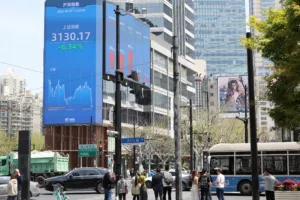 Азиатские рынки падают, поскольку Трамп удваивает тарифы, а опасения по поводу рецессии растут