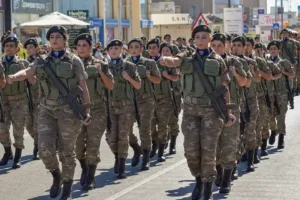 Парламент одобрил добровольную военную службу для женщин