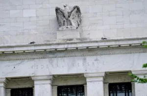Goldman Sachs прогнозирует снижение ставок ФРС, а тарифы повысят риск рецессии
