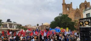 В Фамагусте зажгли костры в знак протеста против закона о ношении хиджаба на севере страны