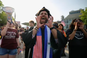 США приостанавливают проведение новых собеседований на получение студенческих виз