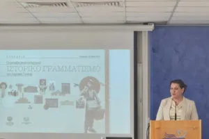 По словам министра, развитие исторической грамотности необходимо для демократии