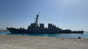 Корабль USS The Sullivans прибывает в Лимассол