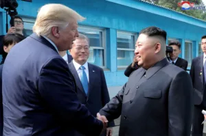 Белый дом: Трамп готов к общению с Ким Чен Ыном на фоне прежних «дружеских отношений»