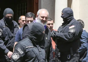 Армения арестовала архиепископа Баграта Галстяняна по обвинению в заговоре с целью свержения правительства