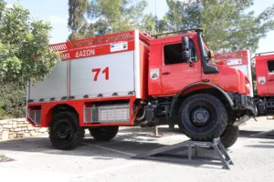 Трое пожарных пострадали при опрокидывании машины во время учений в Ларнаке