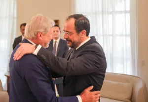 Президент Кипра и посланник ЕС Хан обсудили возобновление переговоров по кипрской проблеме