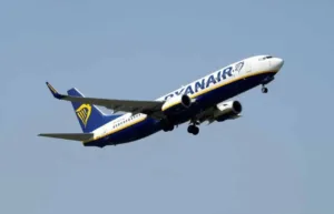 Рейс Ryanair совершил экстренную посадку в Германии из-за турбулентности, 9 человек пострадали