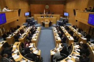Парламент Кипра проведет экстренное заседание 5 августа: Обсуждение закона о животноводческих зонах и пожарах