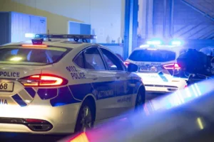 Автомобиль уничтожен пожаром в центре Никосии, полиция расследует причины
