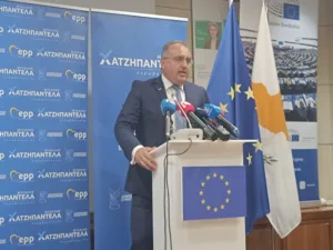Кипрские депутаты Европарламента призвали ЕС разместить два пожарных самолета на острове