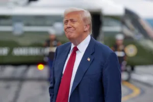 Трамп уволил чиновницу Минтруда, глава ФРС Куглер подала в отставку на фоне слабых данных по занятости