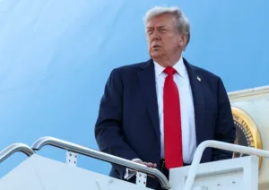 Трамп: Не буду вести переговоры за Украину, но хочу усадить стороны за стол