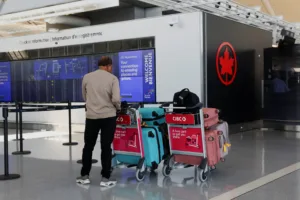 Air Canada отменила рейсы: Бортпроводники начали забастовку, затронув 130 000 пассажиров