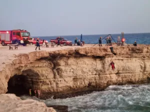 JRCC спас четверых человек, упавших в морские пещеры мыса Греко