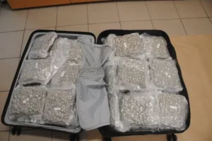 Женщина арестована в аэропорту Ларнаки с 22 кг каннабиса