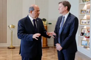 Лидер турок-киприотов Эрсин Татар осудил заявления посланника ООН Колина Стюарта