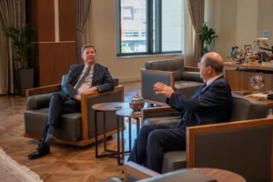 Покидающий пост посланник ООН на Кипре уточнил свои заявления о решении «двух государств»