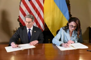 Украина разрешила мужчинам от 18 до 22 лет свободно пересекать границу