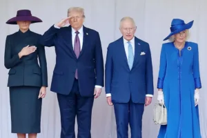 Трамп начал второй государственный визит в Великобританию с пышной церемонии и протестов