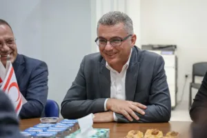 Эрхурман пожаловался на “армию троллей” в преддверии выборов