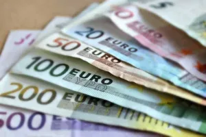 Из автомобиля в Пафосе украли €65 000
