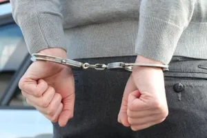 В Паралимни арестован мужчина за умышленное повреждение автомобилей