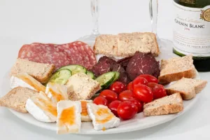 Швеция вдвое снизит НДС на продукты питания для стимулирования экономики