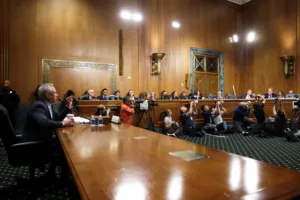 Министр здравоохранения США Роберт Ф. Кеннеди-младший подвергся критике в Сенате за свою политику в отношении вакцин