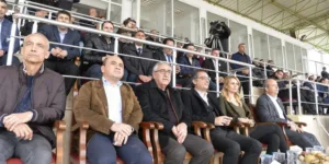 Оппозиция обвинила Устела в дезинформации о гарантиях Турции