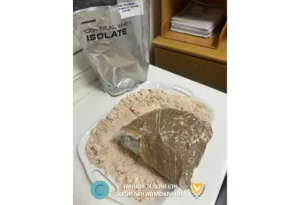 На Кипре задержан мужчина, пытавшийся ввезти более килограмма каннабиса в пакетах протеина