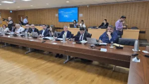Дискуссия в парламенте по бюджету Министерства энергетики обострилась из-за проекта Great Sea Interconnector