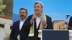 Вице-президент Турции внезапно покинул Кипр на фоне предвыборной кампании Эрсина Татара