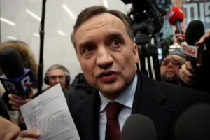 Польша аннулировала дипломатический паспорт экс-министра юстиции Збигнева Зиобро
