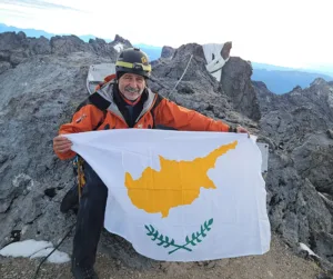Евгений Старосельский покорил семь вершин и поднял флаг Кипра на всех высших точках мира
