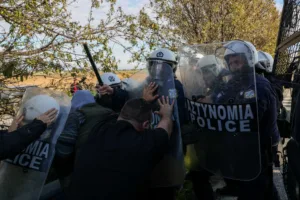 Столкновения фермеров с полицией в Греции из-за задержки выплат субсидий ЕС