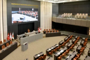 Оппозиция сорвала заседание «парламента» северного Кипра, требуя досрочных выборов