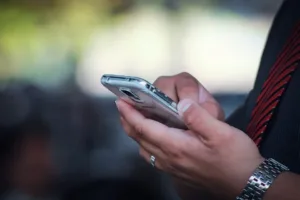 66-летний мужчина потерял 30 000 евро из-за мошеннического SMS от имени Gesy
