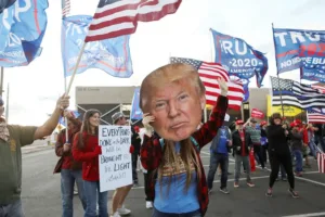 Трамп помиловал союзников, обвиняемых в попытке отменить выборы 2020 года