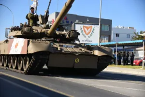 В районе Никосии перевернулся танк во время учений
