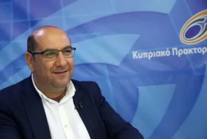 Посадка деревьев в честь Дональда Трампа вызвала напряжение в Ларнаке: муниципалитет заявляет, что не давал согласия