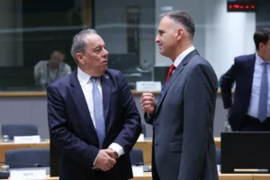 ЕС должен играть ключевую роль в усилиях по прекращению войны в Украине, заявил министр обороны Кипра